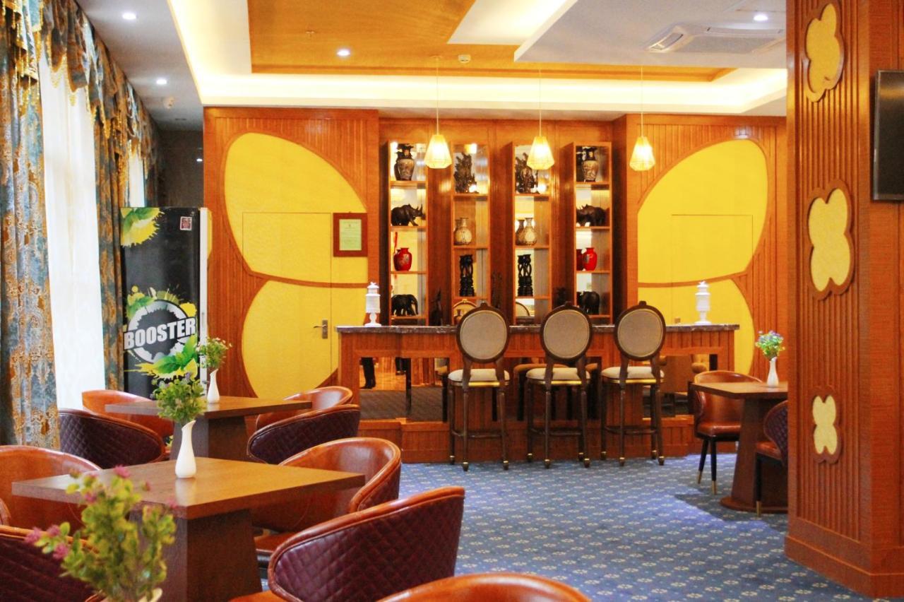 Golden Peacock Hotel Блантайър Екстериор снимка