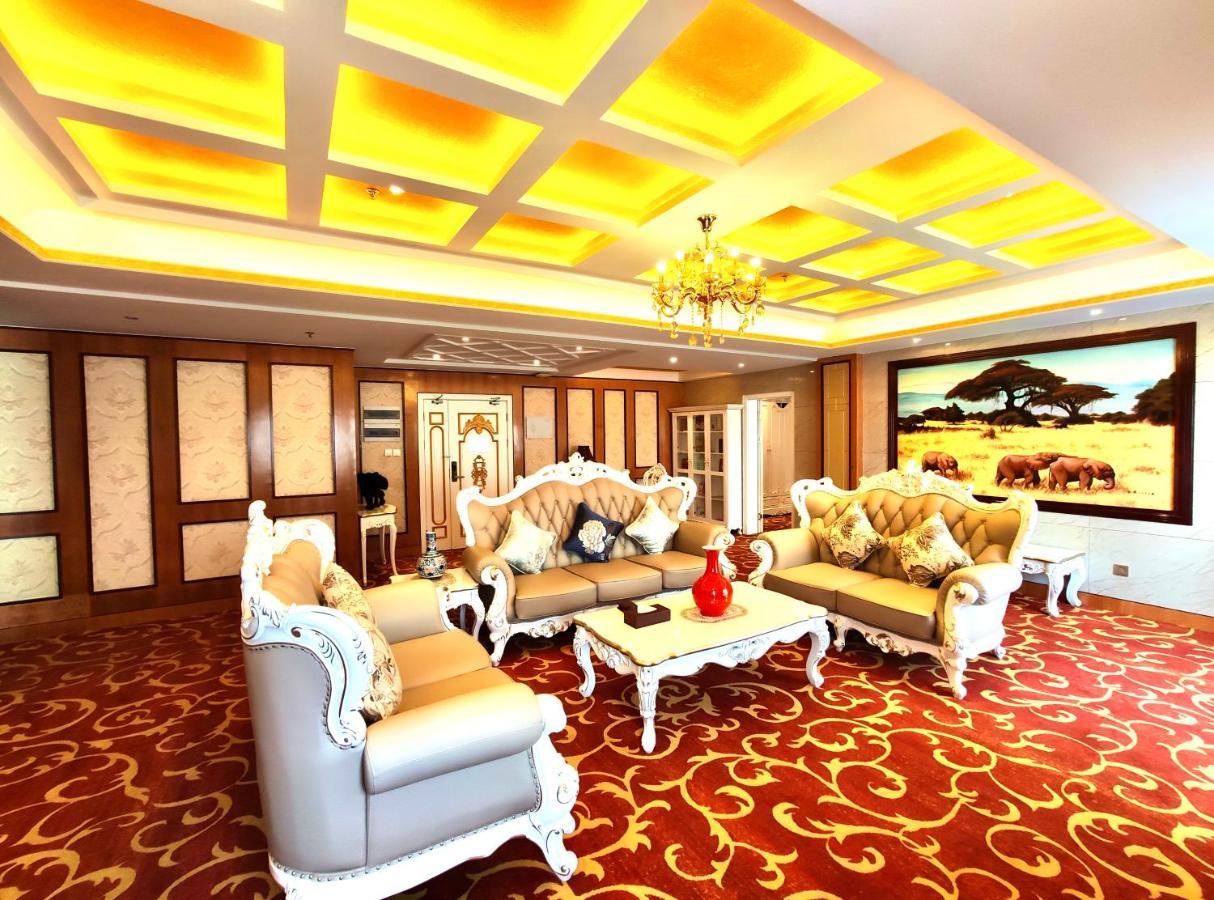 Golden Peacock Hotel Блантайър Екстериор снимка