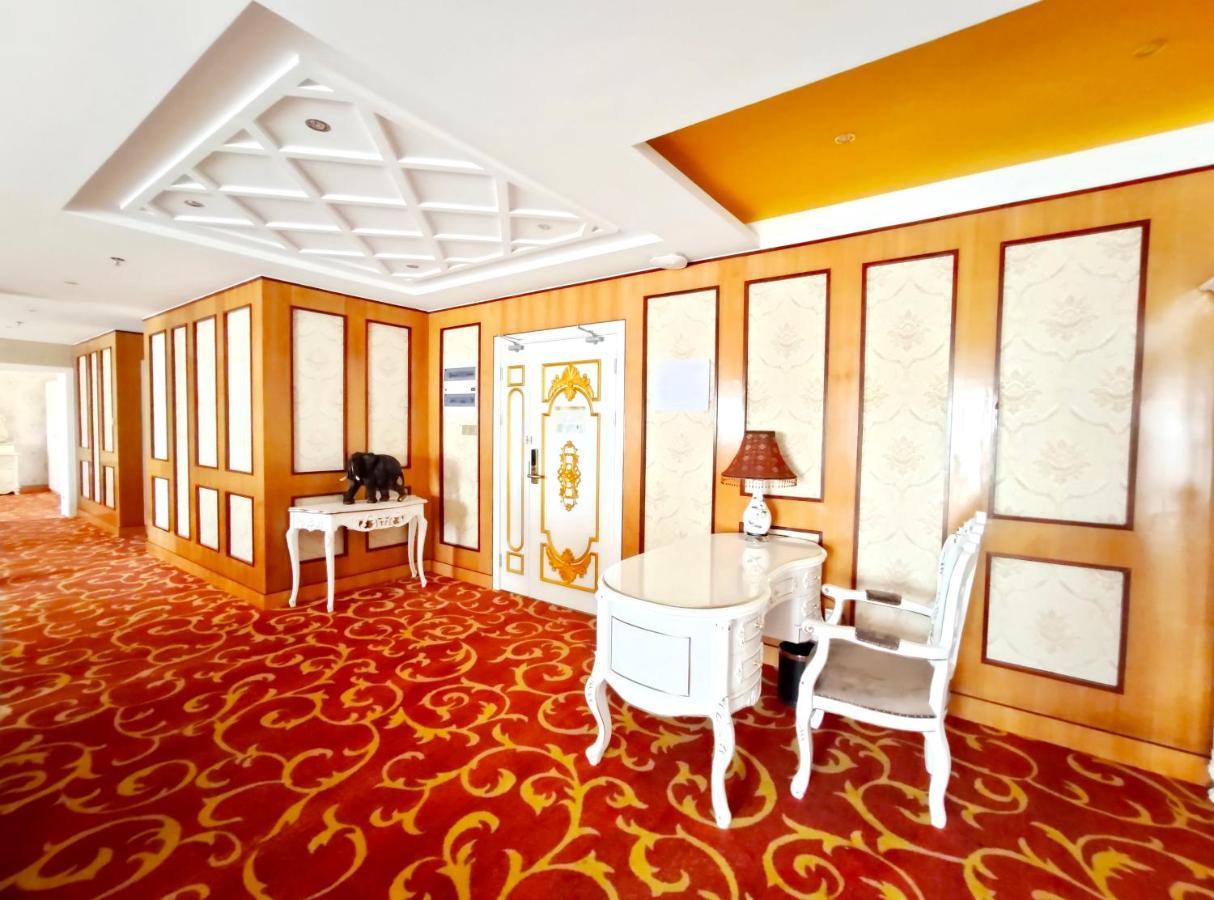Golden Peacock Hotel Блантайър Екстериор снимка