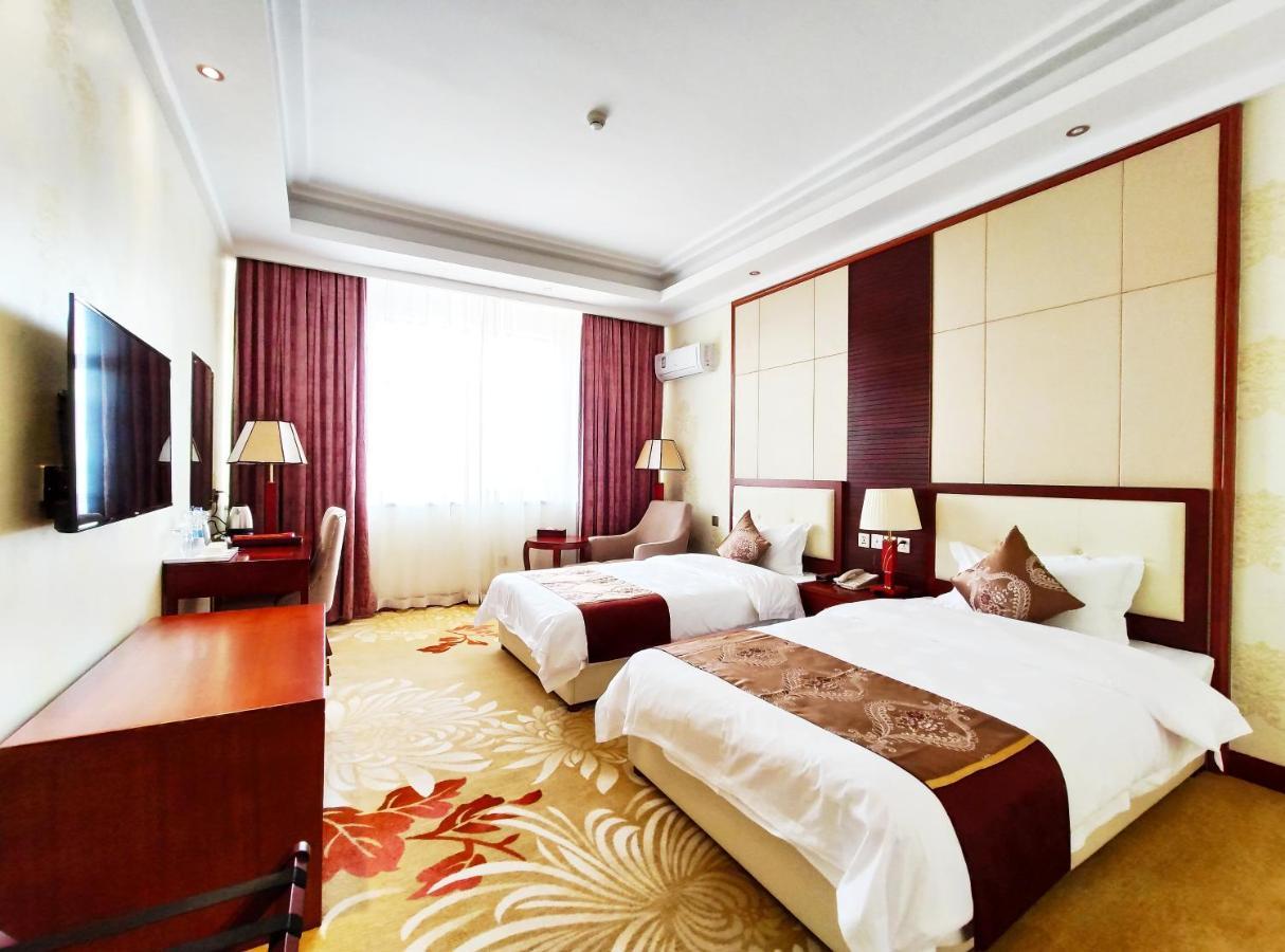 Golden Peacock Hotel Блантайър Екстериор снимка