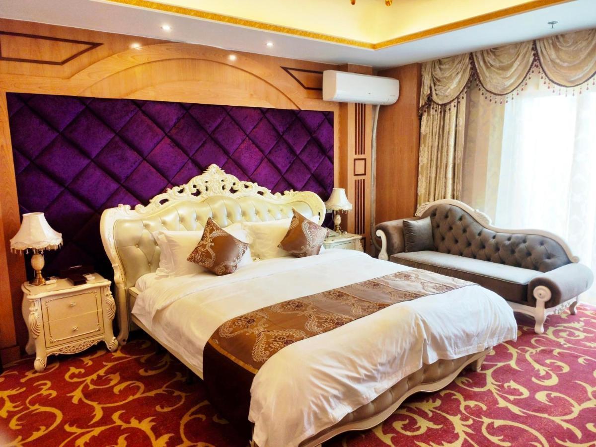 Golden Peacock Hotel Блантайър Екстериор снимка