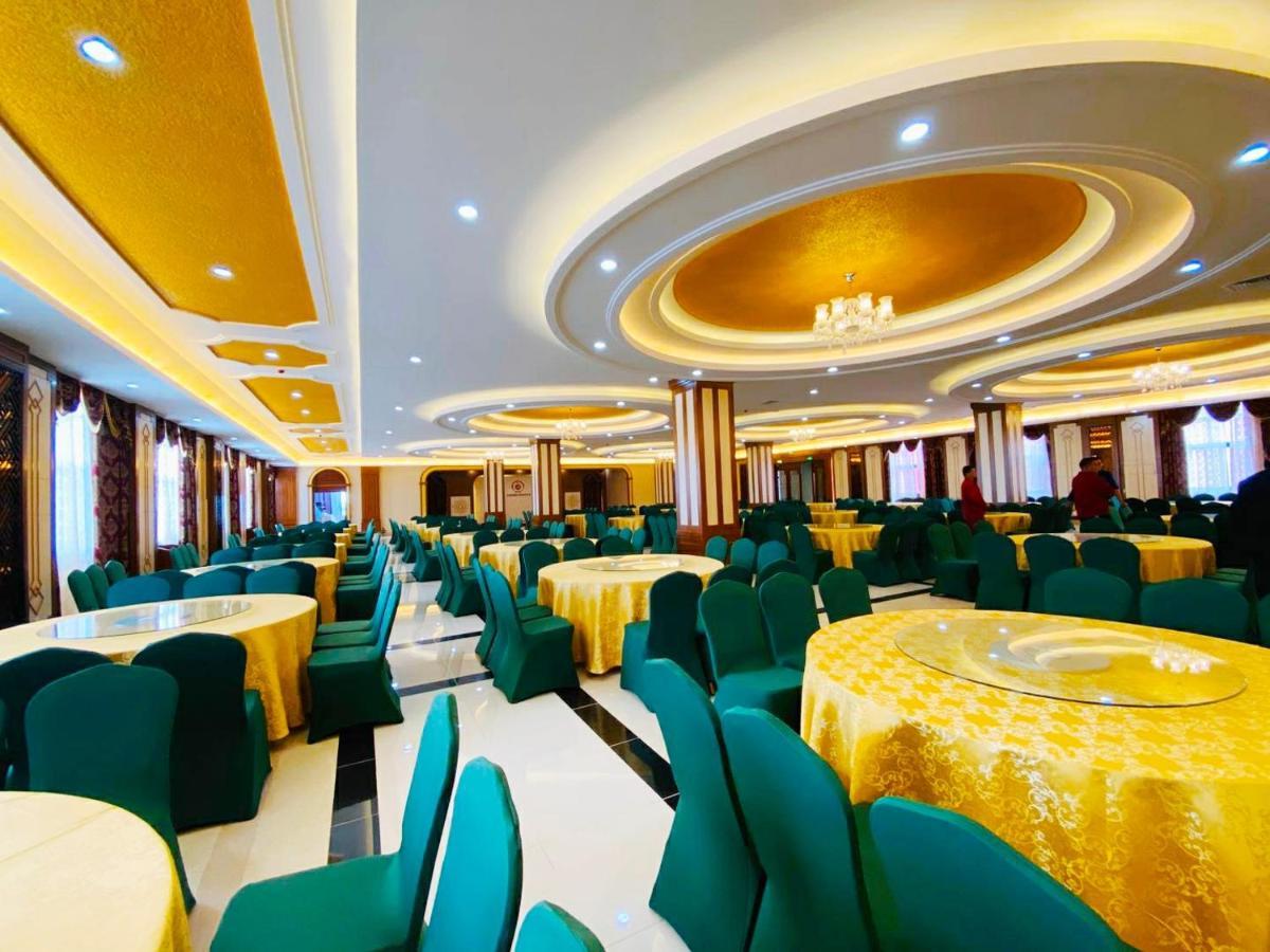 Golden Peacock Hotel Блантайър Екстериор снимка