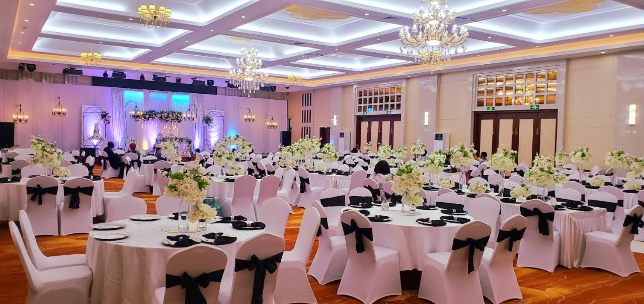 Golden Peacock Hotel Блантайър Екстериор снимка