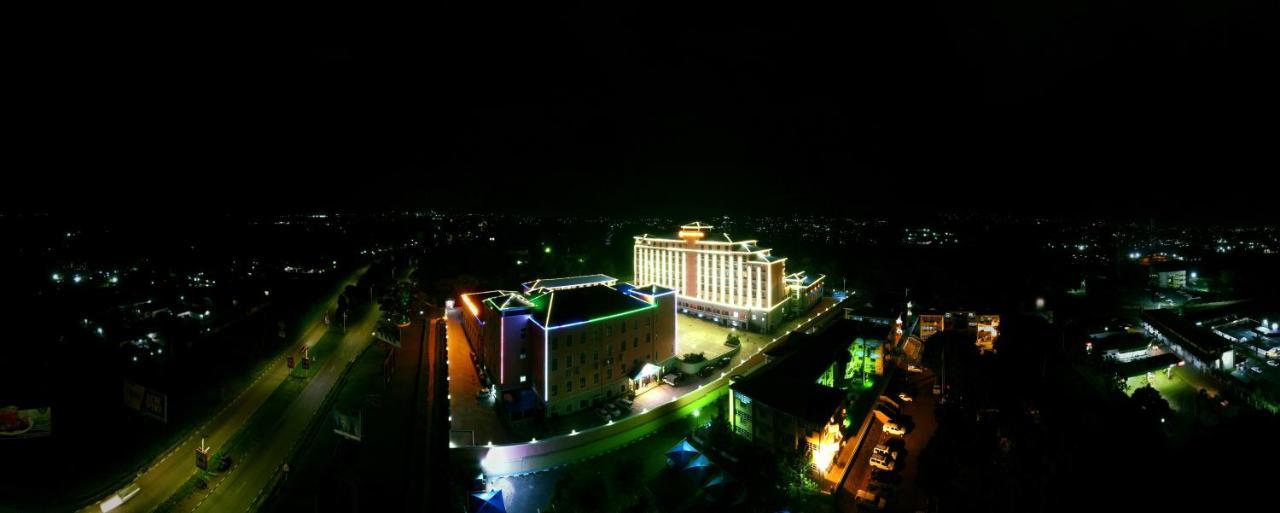 Golden Peacock Hotel Блантайър Екстериор снимка