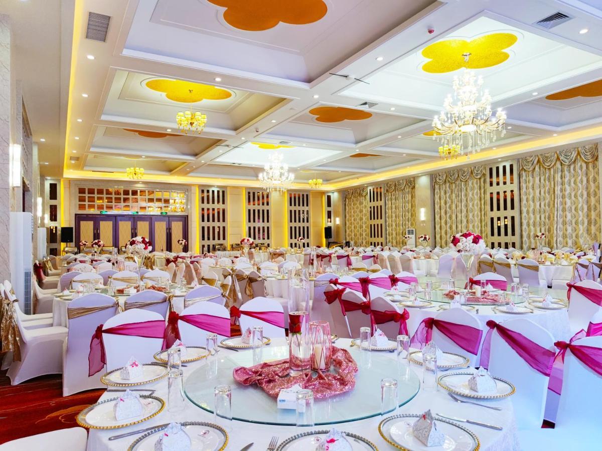 Golden Peacock Hotel Блантайър Екстериор снимка