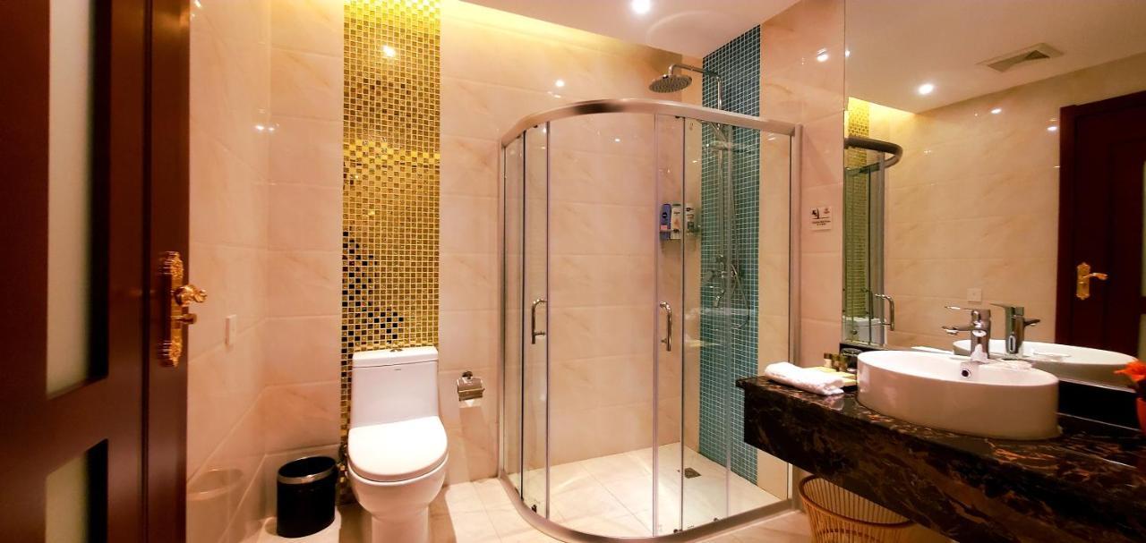 Golden Peacock Hotel Блантайър Екстериор снимка