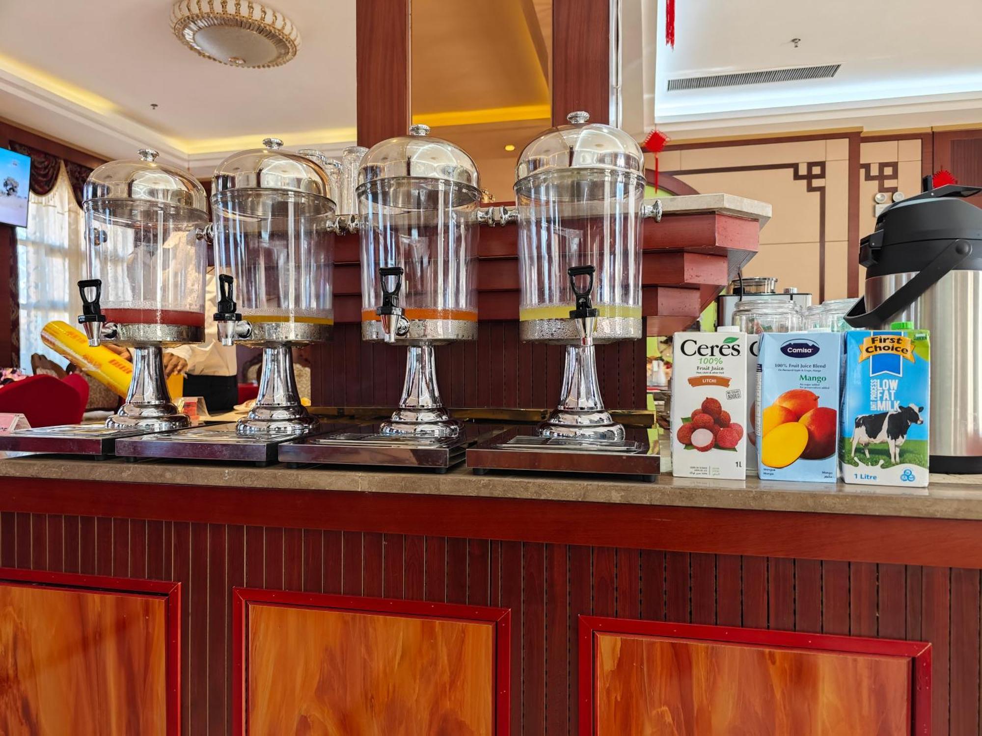 Golden Peacock Hotel Блантайър Екстериор снимка