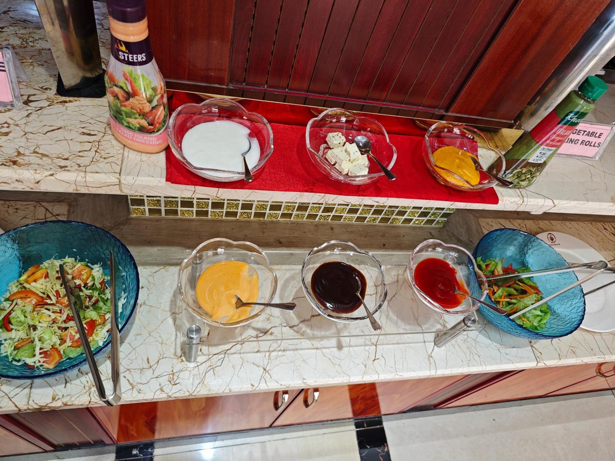 Golden Peacock Hotel Блантайър Екстериор снимка