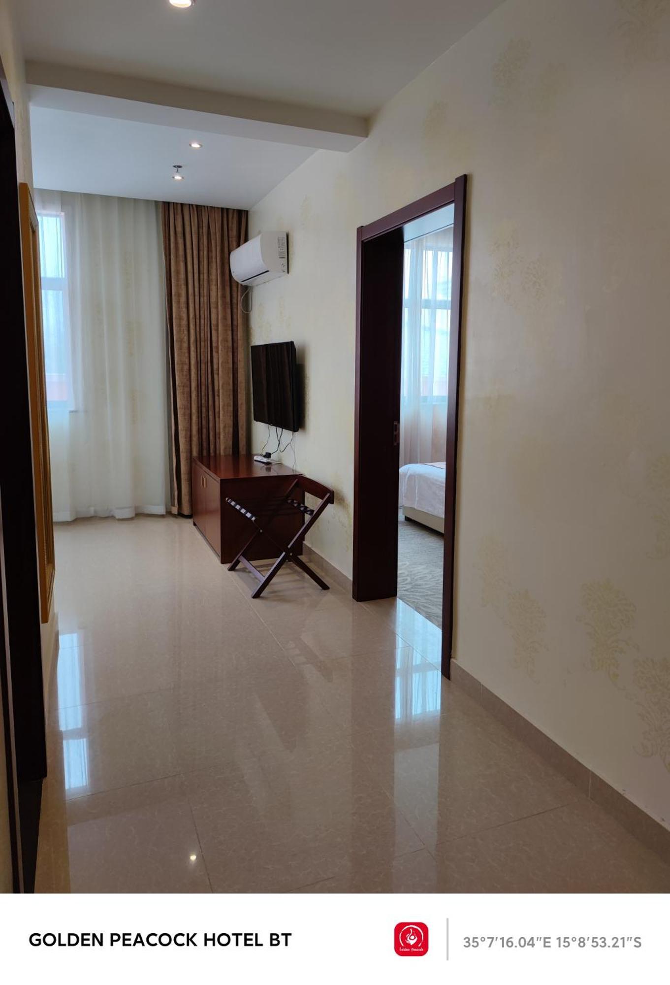 Golden Peacock Hotel Блантайър Екстериор снимка