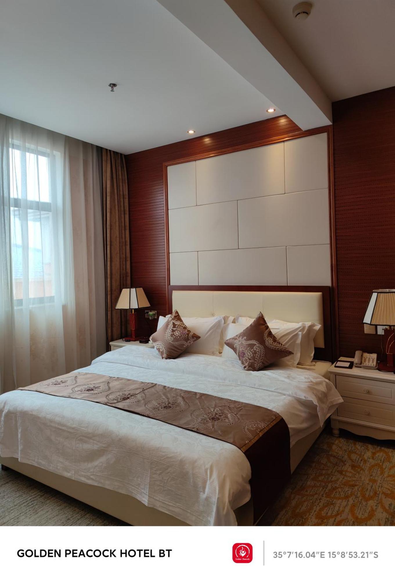 Golden Peacock Hotel Блантайър Екстериор снимка