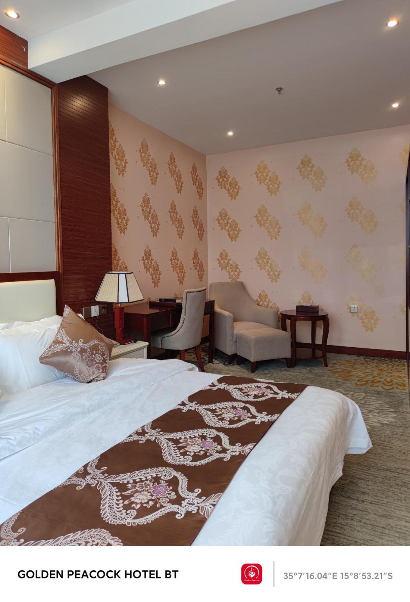 Golden Peacock Hotel Блантайър Екстериор снимка