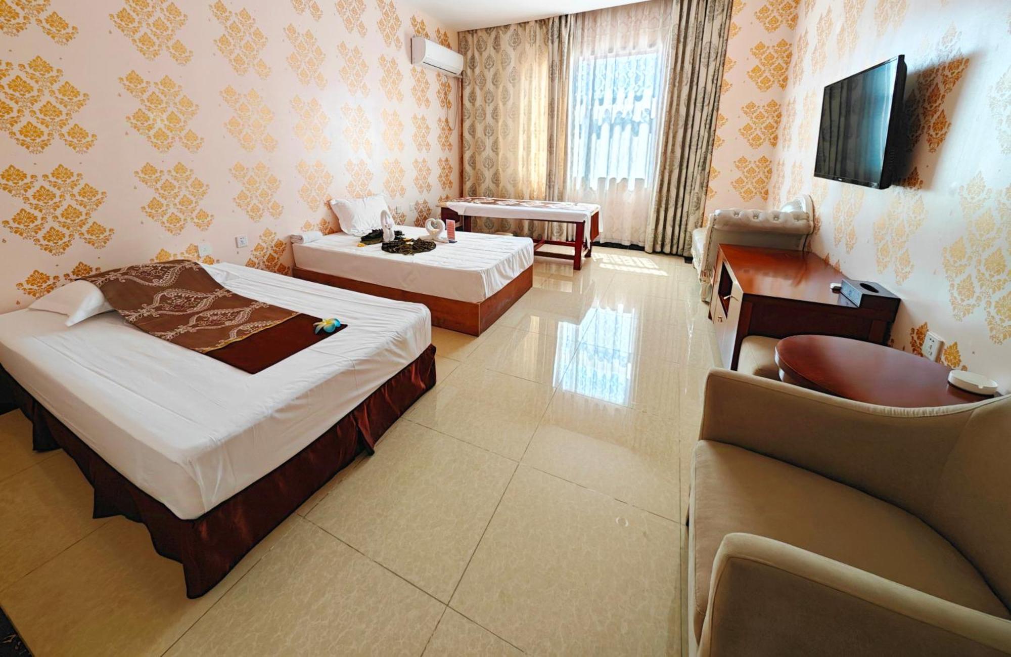Golden Peacock Hotel Блантайър Екстериор снимка